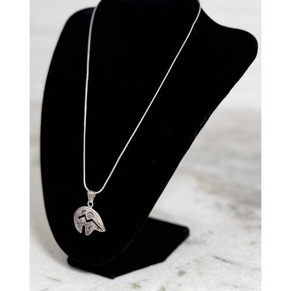 Vintage Native American Sterling Silver Engraved Bear Pendant Necklace 17in - Picture 4 of 8